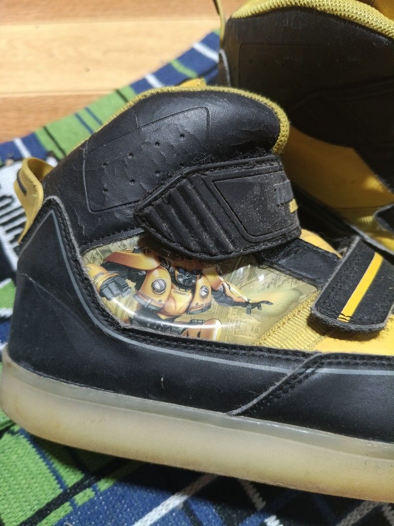 Stride Rite Transformers Bumblebee Light-Up High-Top Sneakers (Category: Babies & Kids Fashion) located in Manila. Submitted by missyblair61864 (Listing ID 1468663363, Image 2). Description: .