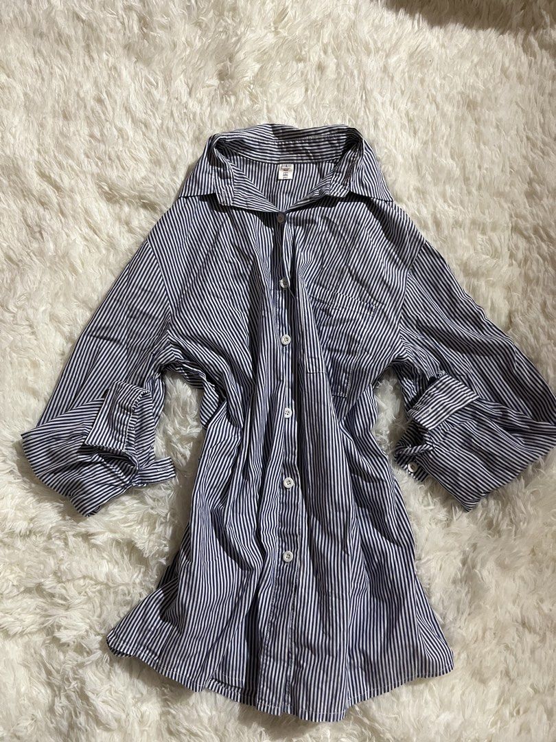 stripped button-down shirt (Category: Longsleeves) located in Puerto Princesa. Submitted by kaydeclutter16 (Listing ID 1468590175, Image 1). Description: A losleeves that features a vertical pinstripe or bengal stripe pattern in navy/blue and white✨.