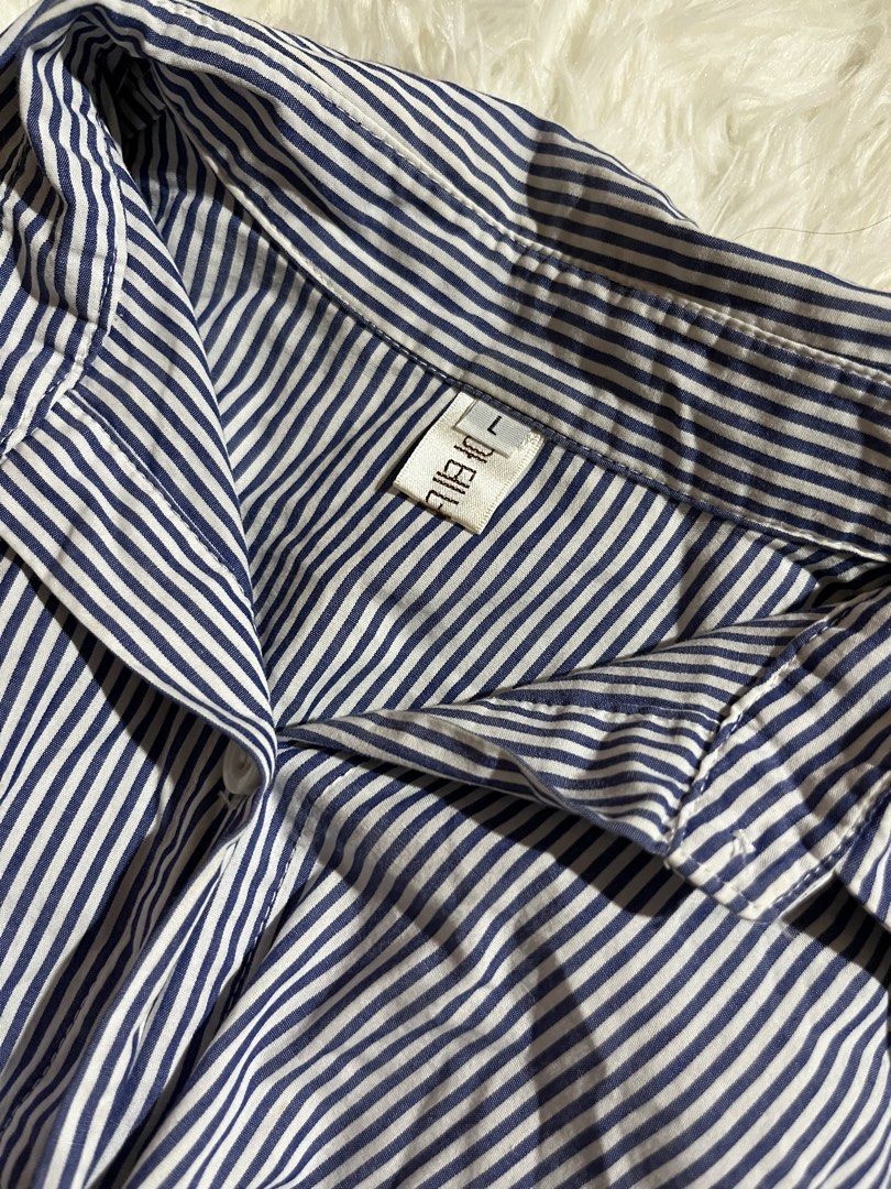 stripped button-down shirt (Category: Longsleeves) located in Puerto Princesa. Submitted by kaydeclutter16 (Listing ID 1468590175, Image 2). Description: A losleeves that features a vertical pinstripe or bengal stripe pattern in navy/blue and white✨.