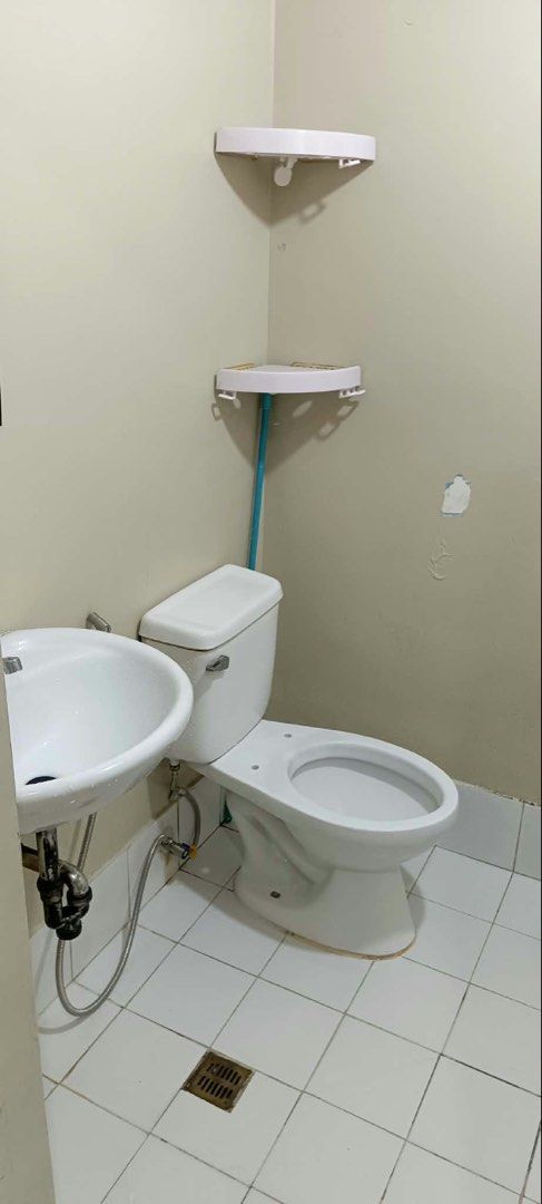 studio semi furnished (Category: Apartments & Condos) located in Manila. Submitted by mighty_irishverg (Listing ID 1468565585, Image 3). Description: Studio semi furnished 12,000 including association dues, good location few minutes to makati area. 1 ride to Guadalupe, Makati Ave, Taft, Mandaluyong and Manila area. 💞Near: -Shcools / Universities -Church -Malls / Groceries -Curcuit Makati -Hospitals -Offices -Wet Market 👮‍♀🕵24/7 security (safe 