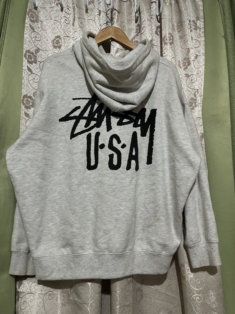 STUSSY USA BOXY FIT (Category: Hoodies) located in Davao. Submitted by foundmyfaves (Listing ID 1468662555, Image 2). Description: - minor issues are shown in the picture - need wash - na tambak nalang - bought in store - shipping is covered.