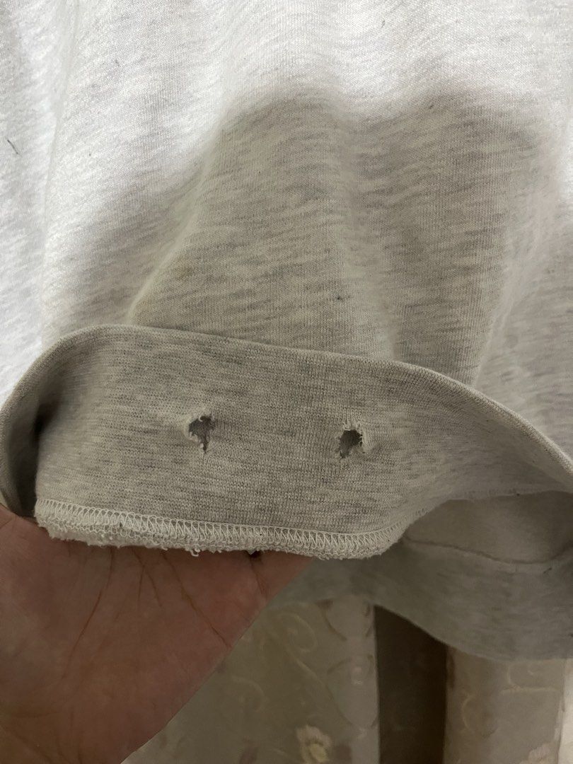 STUSSY USA BOXY FIT (Category: Hoodies) located in Davao. Submitted by foundmyfaves (Listing ID 1468662555, Image 3). Description: - minor issues are shown in the picture - need wash - na tambak nalang - bought in store - shipping is covered.