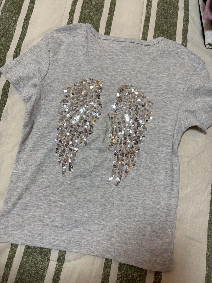 Subdued Angel Wings Tee in Melange Gray (Category: Shirts) located in Quezon City. Submitted by morespace555 (Listing ID 1468638898, Image 1). Description: Slightly negotiable! #subdued #brandymelville #edikted #hollister.