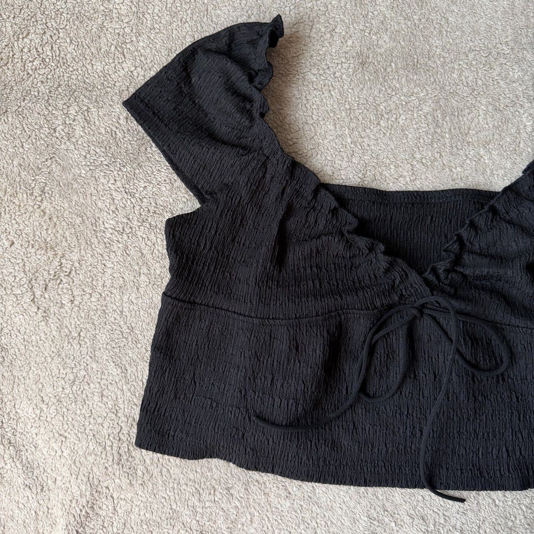 Summer Sleeveless Top (Category: Others Tops) located in Manila. Submitted by thrifts.el (Listing ID 1468510301, Image 3). Description: Summer Sleeveless Top Excellent Condition Once Lang nagamit Size Medium No Issue Orig Price-238 Sale Price- 180 Loc. South Caloocan .