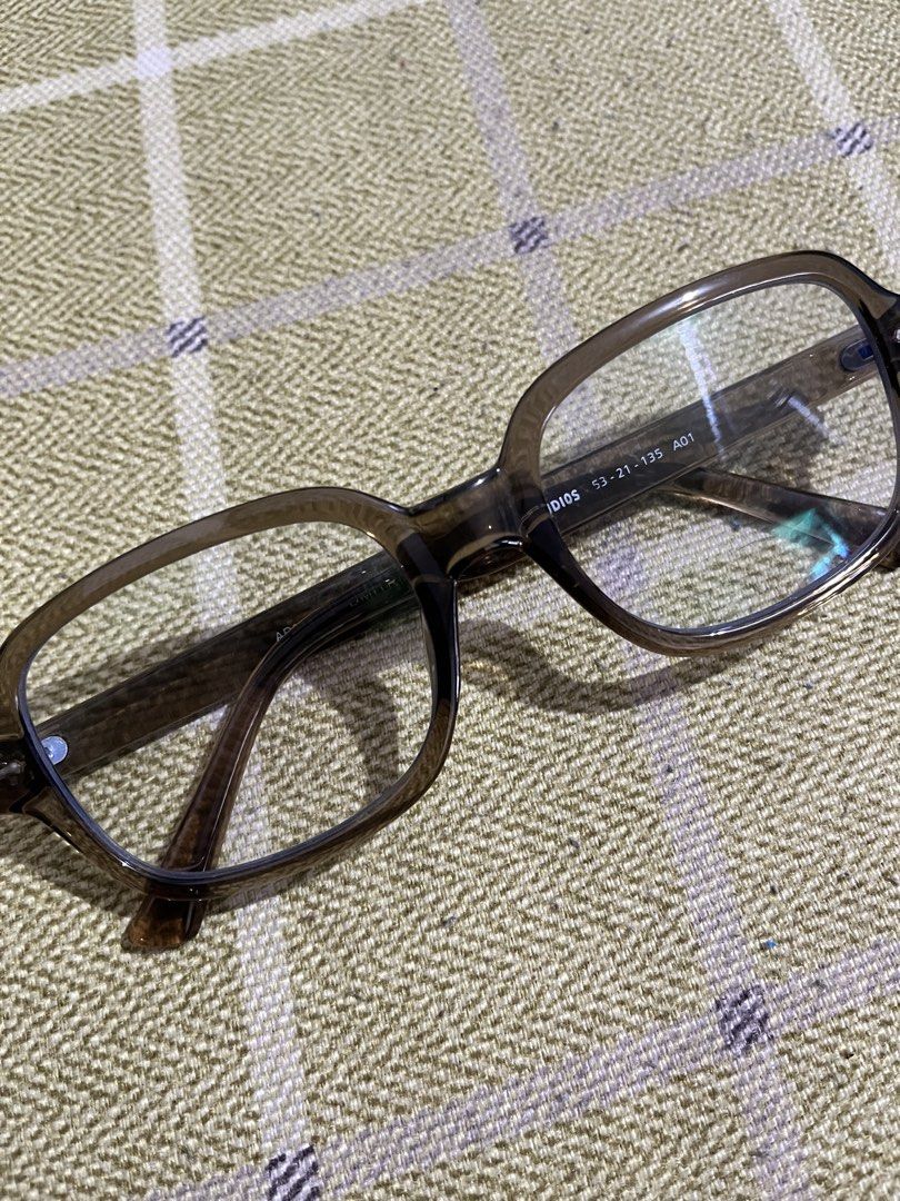 Sunnies dmitri in fog (Category: Sunglasses & Eyewear) located in Antipolo. Submitted by nominnnm (Listing ID 1468515512, Image 2). Description: Sunnies Anti rad Dmitri in Fog condition: Like new rfs: Hindi bagay yung shape sakin and hindi nagagamit.