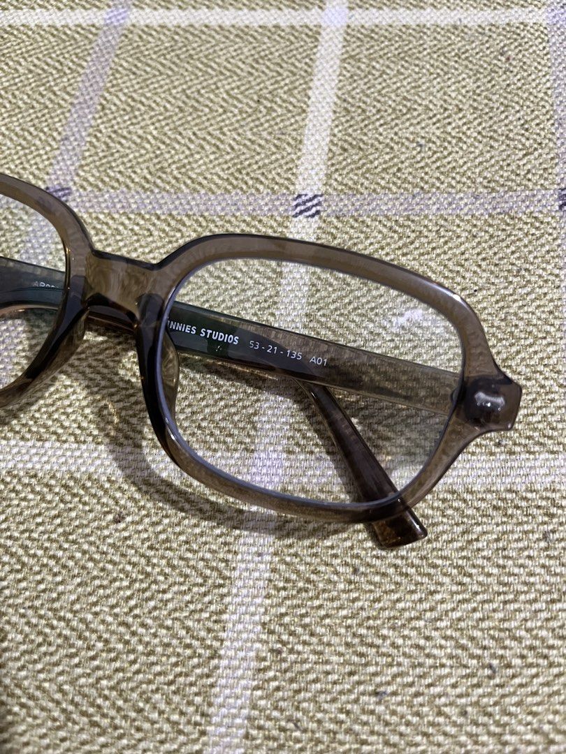 Sunnies dmitri in fog (Category: Sunglasses & Eyewear) located in Antipolo. Submitted by nominnnm (Listing ID 1468515512, Image 3). Description: Sunnies Anti rad Dmitri in Fog condition: Like new rfs: Hindi bagay yung shape sakin and hindi nagagamit.