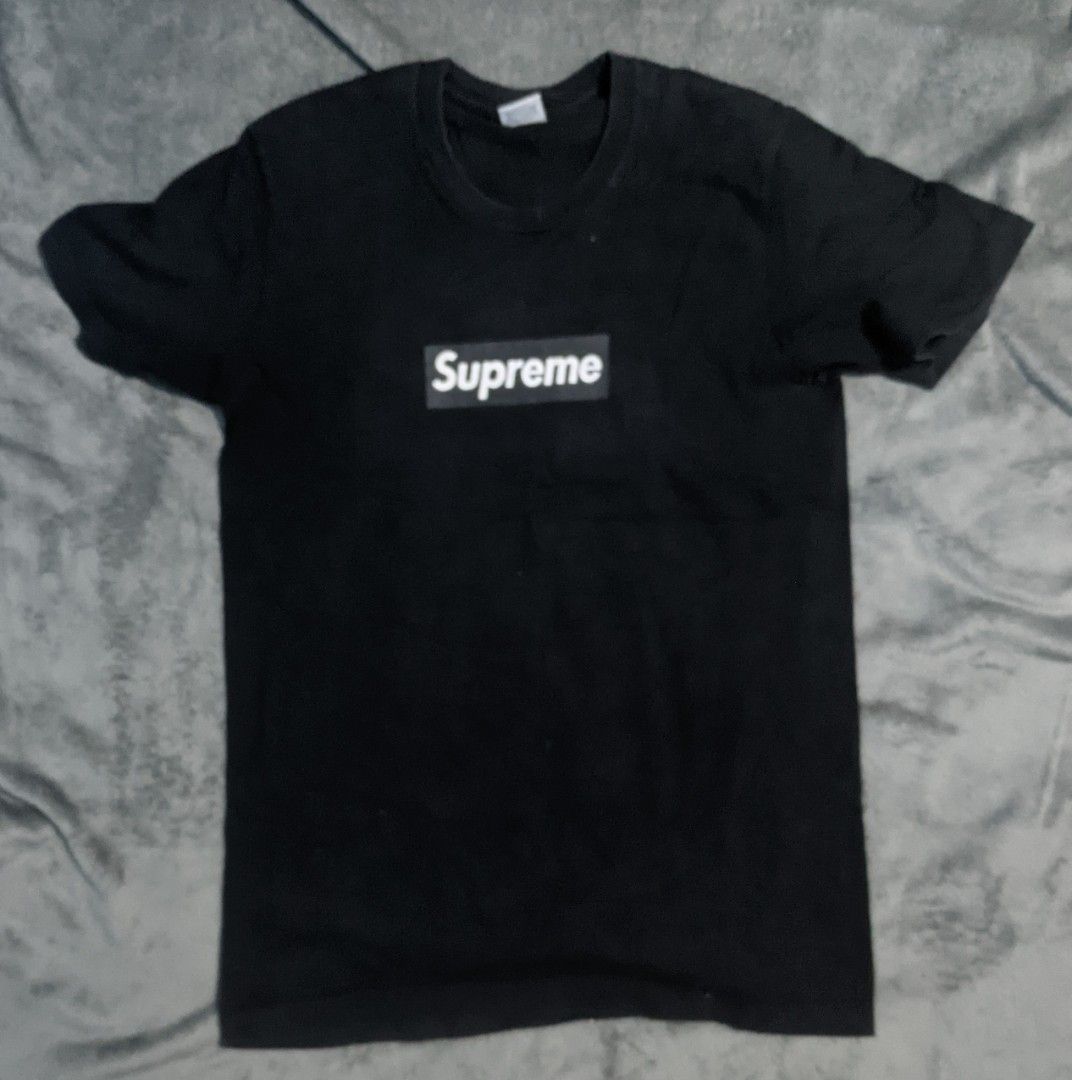 Supreme Black Box Logo (Category: Tshirts & Polo Shirts ) located in San Ildefonso. Submitted by tripniberto (Listing ID 1468669032, Image 1). Description: Supreme Dimes:18.5/28.5 Issue: Need wash, Minimal hairlines, sign if use(sun fade) Color Rate: 8.5/10(or better) (lighting may affect the color on images) MOP: gcash MOD: j&t(+sf) NO RUSH SHIPPING!!! (3-5days Ship out!) please manage your expectations this is ukay items PM if interested 📩 Bul
