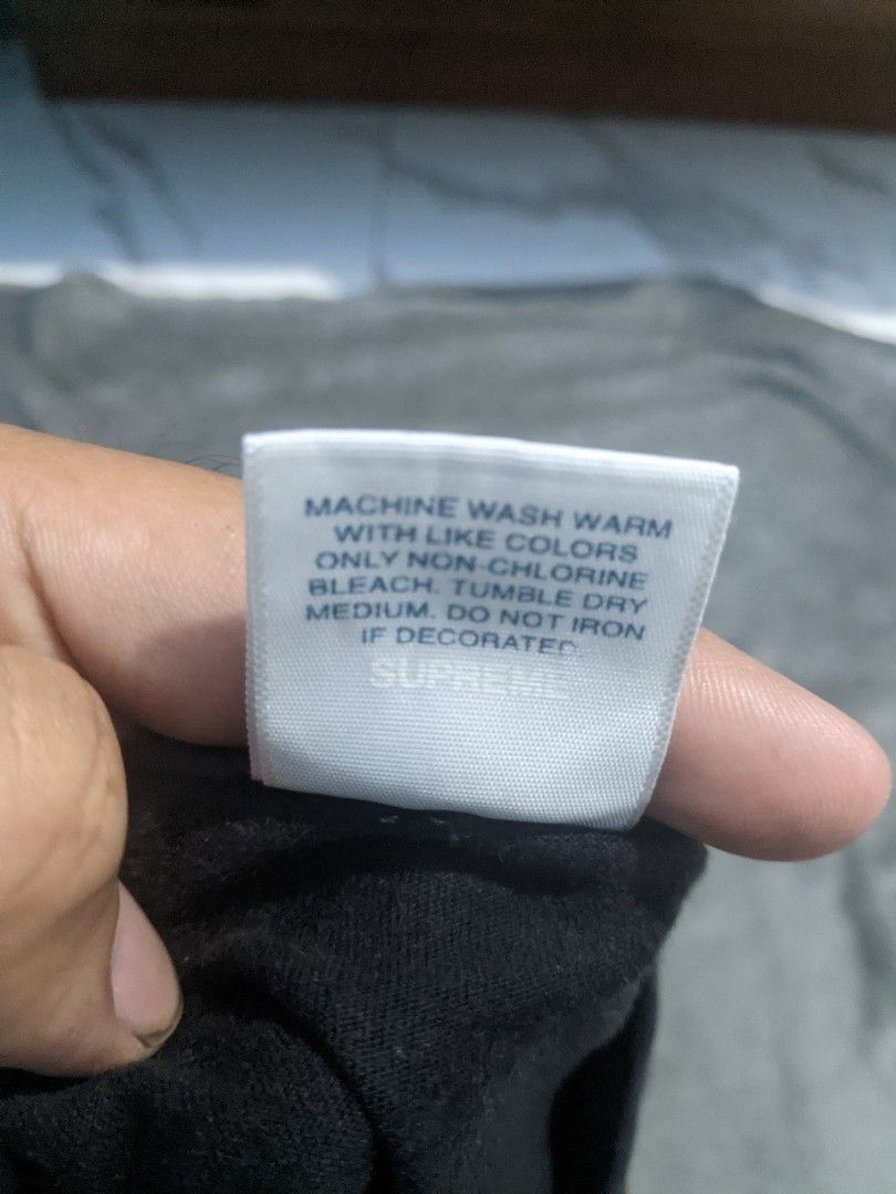 Supreme Box Logo (Category: Tshirts & Polo Shirts ) located in San Ildefonso. Submitted by tripniberto (Listing ID 1468664429, Image 2). Description: Supreme Dimes:19.5/27 Issue: Need wash, minimal hairlines Color Rate: 9/10(or better) (lighting may affect the color on images) MOP: gcash MOD: j&t(+sf) NO RUSH SHIPPING!!! (3-5days Ship out!) please manage your expectations this is ukay items PM if interested 📩 Bulacan 📍.