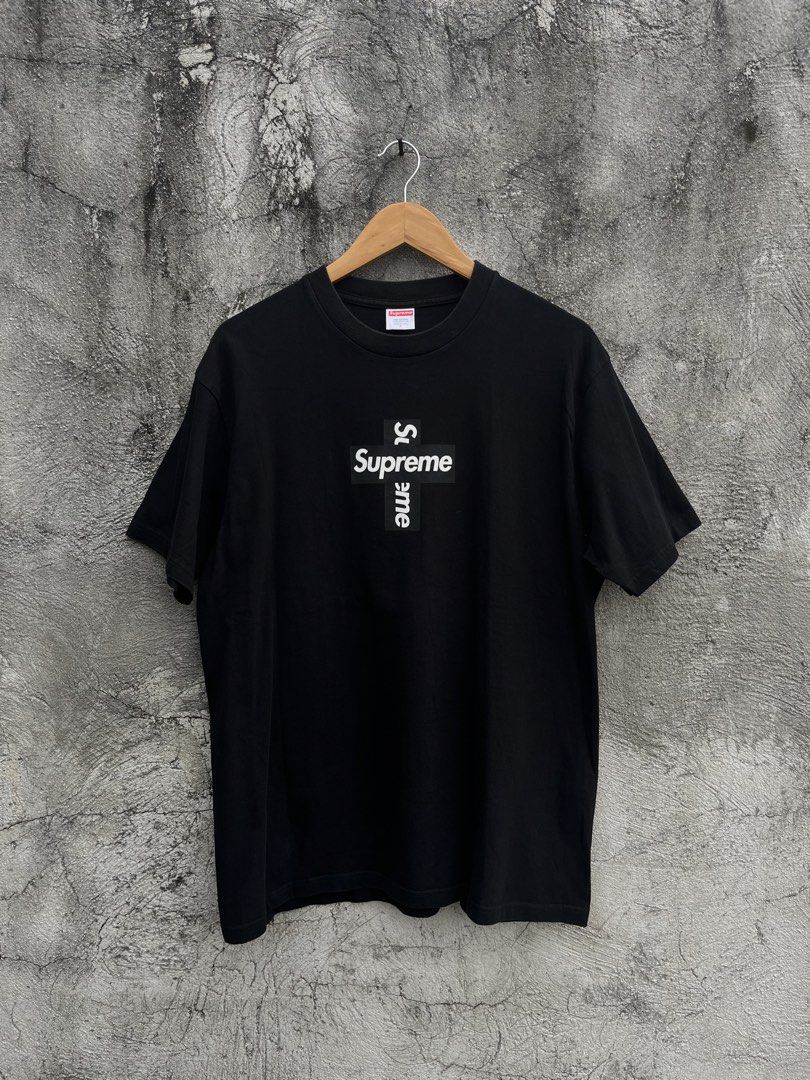 Supreme ‘Cross’ Box Logo Tee (Category: Tshirts & Polo Shirts ) located in Taguig. Submitted by rafaeljohnmangi (Listing ID 1468618128, Image 1). Description: Supreme ‘Cross’ Box Logo Tee 22.5 x 29 Large - Semi Xlarge Color rate: 10/10 (BRANDNEW CONDITION❗️) No issue.