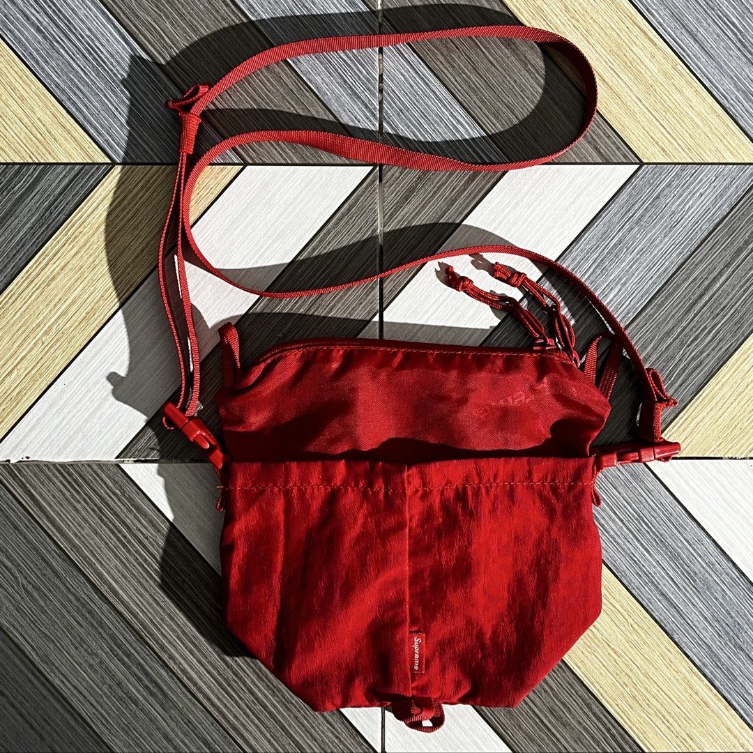 Supreme Neck Pouch FW20 - Dark Red (Category: Sling Bags) located in Daraga. Submitted by th3cliquejunks (Listing ID 1468622830, Image 3). Description: Supreme Neck Pouch FW20 - Dark Red Authentic Verygood Condition No major flaw - 2,400 Dm!.