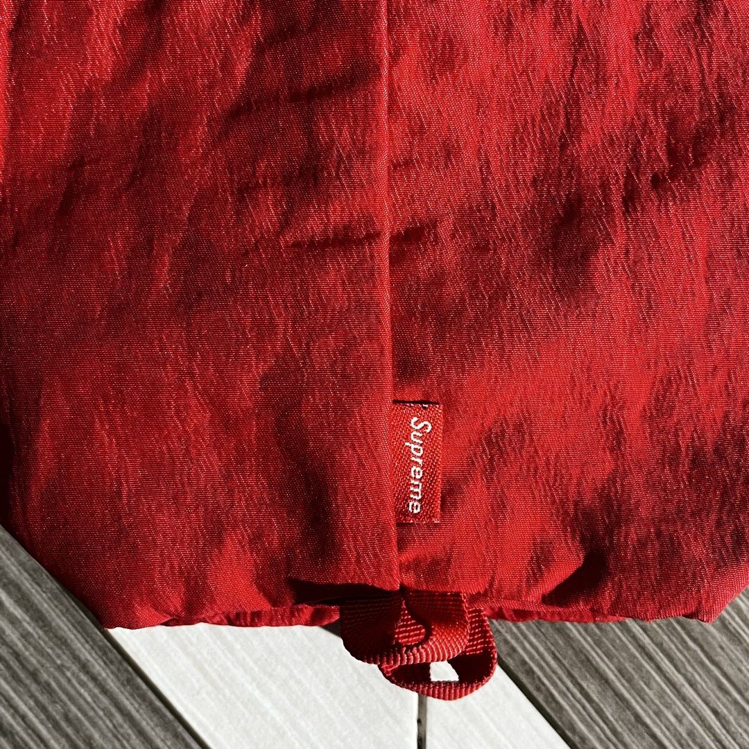 Supreme Neck Pouch FW20 - Dark Red (Category: Sling Bags) located in Daraga. Submitted by th3cliquejunks (Listing ID 1468622830, Image 2). Description: Supreme Neck Pouch FW20 - Dark Red Authentic Verygood Condition No major flaw - 2,400 Dm!.