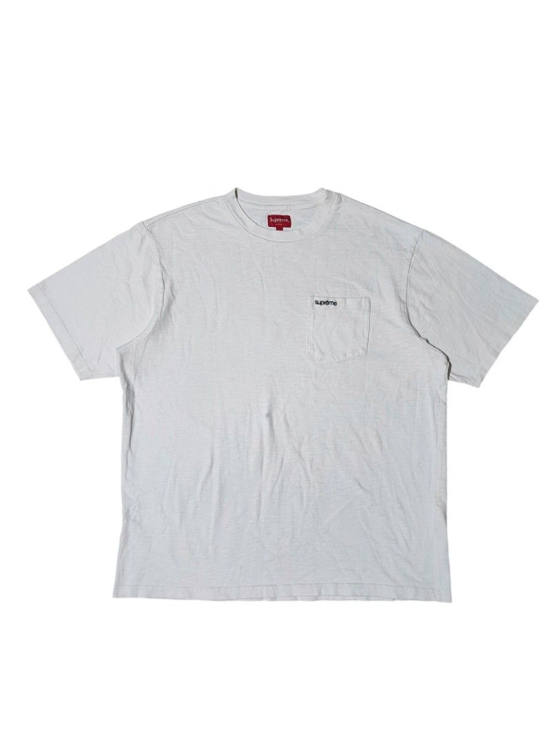 SUPREME S/S POCKET TEE FW22 (Category: Tshirts & Polo Shirts ) located in Iloilo. Submitted by gooddimes (Listing ID 1468691698, Image 1). Description: Supreme S/S Pocket Tee FW22 Authentic Fresh from bale Size on tag: Large Dimes: 24x29L Issue/s: No major flaws other than natural sign of usage Color rate: 9.5/10 Excellent condition ₱1,500 +Shipping fee Reminders: - All items are thrifted, please manage your expectations - Color may vary due to l