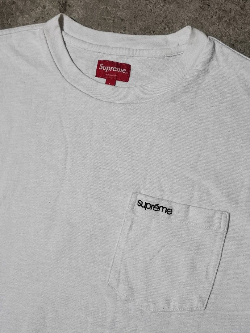 SUPREME S/S POCKET TEE FW22 (Category: Tshirts & Polo Shirts ) located in Iloilo. Submitted by gooddimes (Listing ID 1468691698, Image 3). Description: Supreme S/S Pocket Tee FW22 Authentic Fresh from bale Size on tag: Large Dimes: 24x29L Issue/s: No major flaws other than natural sign of usage Color rate: 9.5/10 Excellent condition ₱1,500 +Shipping fee Reminders: - All items are thrifted, please manage your expectations - Color may vary due to l