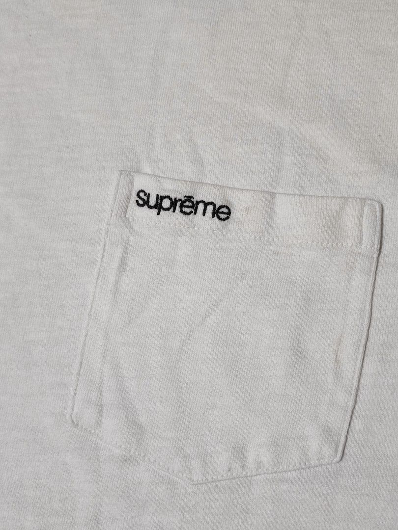 SUPREME S/S POCKET TEE FW22 (Category: Tshirts & Polo Shirts ) located in Iloilo. Submitted by gooddimes (Listing ID 1468691698, Image 2). Description: Supreme S/S Pocket Tee FW22 Authentic Fresh from bale Size on tag: Large Dimes: 24x29L Issue/s: No major flaws other than natural sign of usage Color rate: 9.5/10 Excellent condition ₱1,500 +Shipping fee Reminders: - All items are thrifted, please manage your expectations - Color may vary due to l