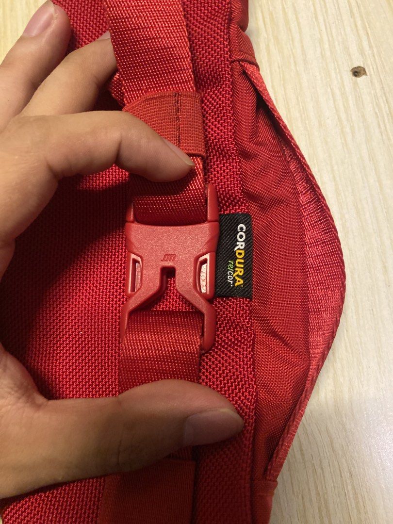 Supreme Walking jogging Beltbag (Category: Belt bags, Clutches and Pouches) located in Manila. Submitted by ejothegod (Listing ID 1468530601, Image 3). Description: For sale rush‼️ SS18 Supreme beltbag -Authentic 🔥 -9.5/10 -used only nung nag jogging from 🇺🇸 6k asking sobrang ganda nyan OFFER LANG KAYO 📍CALAMBA LAGUNA OR LIPA BATANGAS LOC 📦meetup or lalamove or lbc￼.