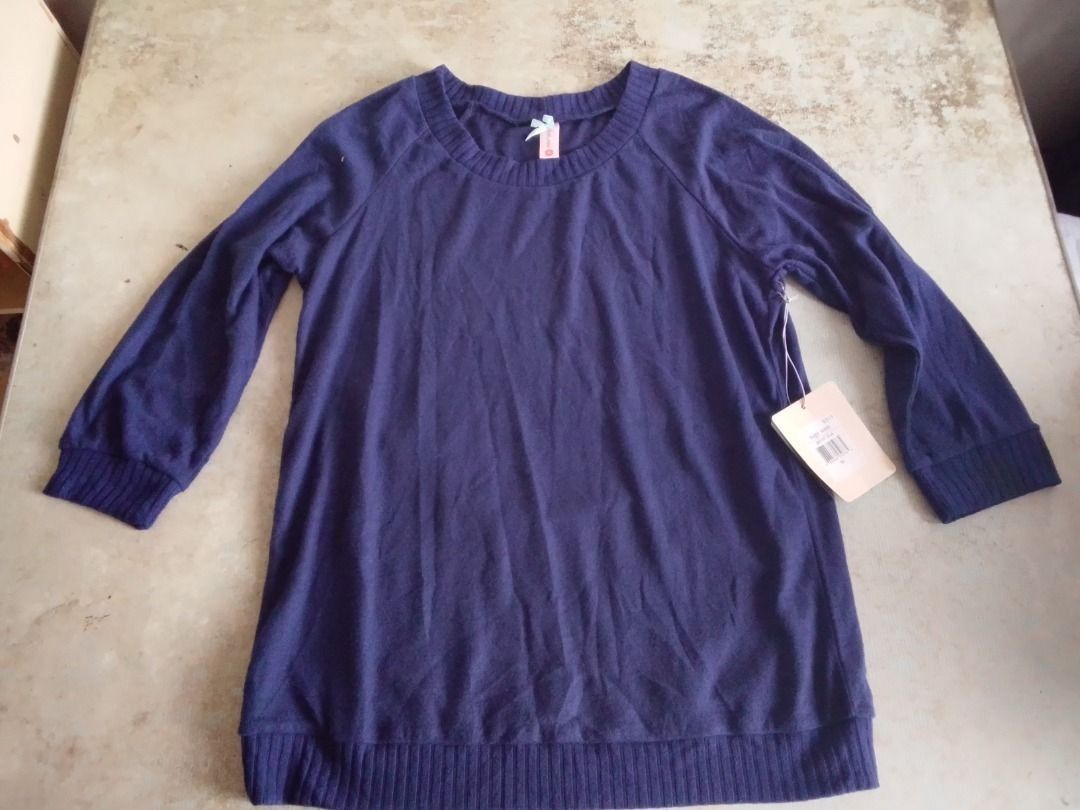 Sweater US BNEWTAG (Category: Coats, Jackets and Outerwear) located in Los Banos. Submitted by mania-62906 (Listing ID 1468553133, Image 1). Description: BNEWTAG. US Medium.