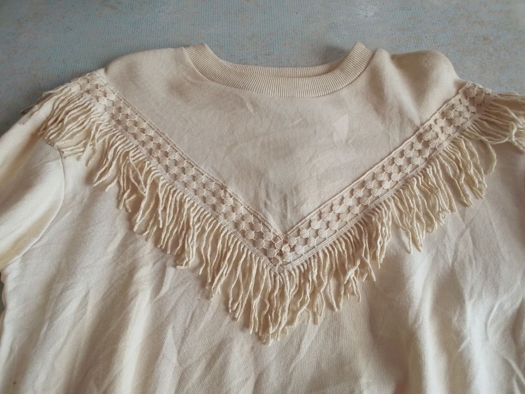 Sweater US BNEWTAG (Hai) (Category: Coats, Jackets and Outerwear) located in Los Banos. Submitted by mania-62906 (Listing ID 1468552644, Image 2). Description: Authentic BNewtag US small beige color or cream.