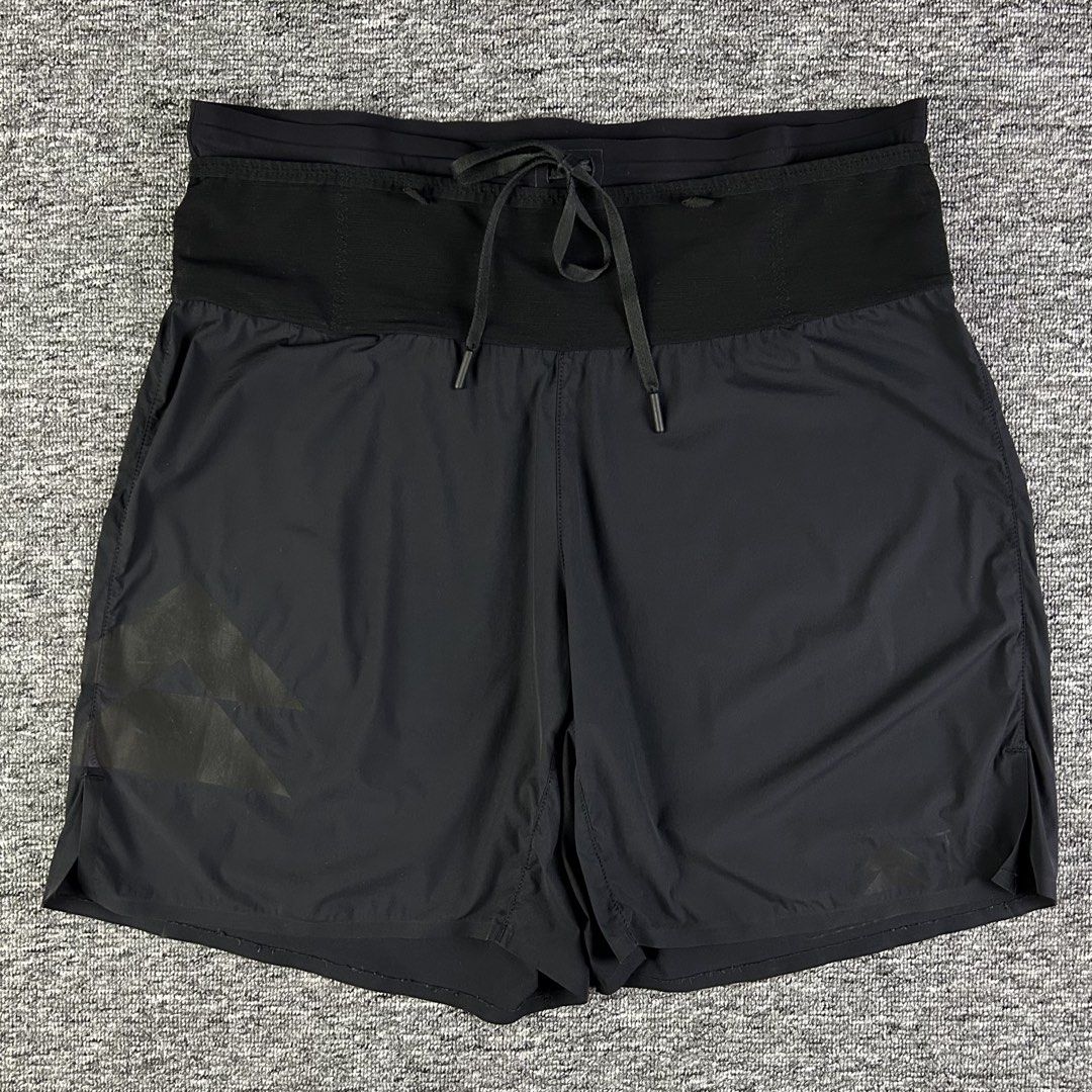T8 - Men’s Sherpa Short V2 Reflective (Category: Activewear) located in Manila. Submitted by not4every1 (Listing ID 1468616491, Image 1). Description: T8 - Men’s Sherpa Short V2 Reflective Size: L Condition: Very Good Flaws: Signs of wear and usage, stain at the crotch Measurements: Waist: 32 Length: 17.25 Inseam: 6.375 Rise: 11.75 Thigh: 14.75 Hem: 12.5 Price: 1,999 + SF Buy at your own risk. Color may vary due to lighting. Measurements are take