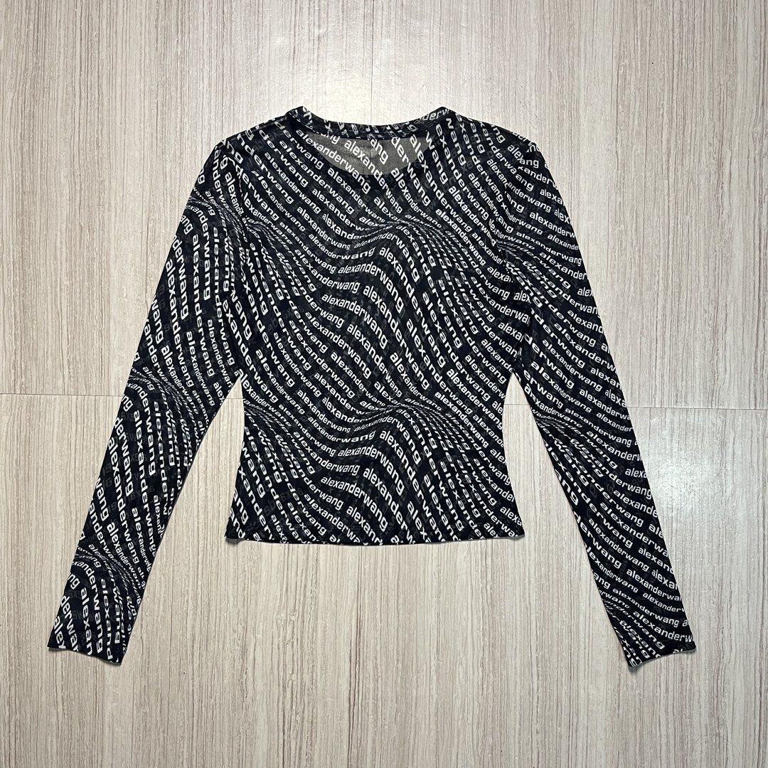 T By Alexander Wang Longsleeves (Category: Longsleeves) located in Cebu City. Submitted by franceuy (Listing ID 1468524359, Image 3). Description: Excellent Condition No Issue W-15.5 L-21.5 Color rate: 10/10 Cebu City📍.