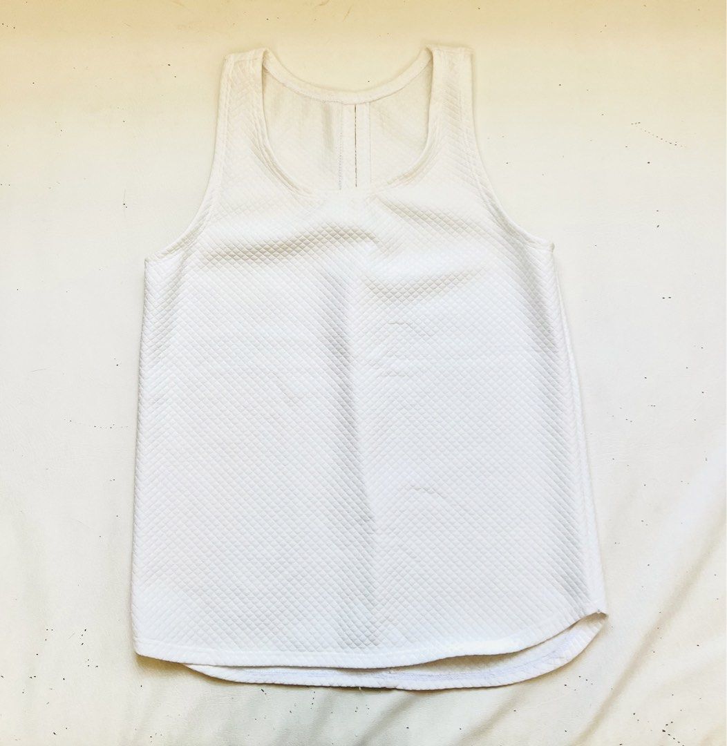 Textured White Top (Category: Sleeveless) located in Bacolod City. Submitted by mairea (Listing ID 1468524116, Image 1). Description: Still looks good. Would wear it if kasya pa kaso hindi na.