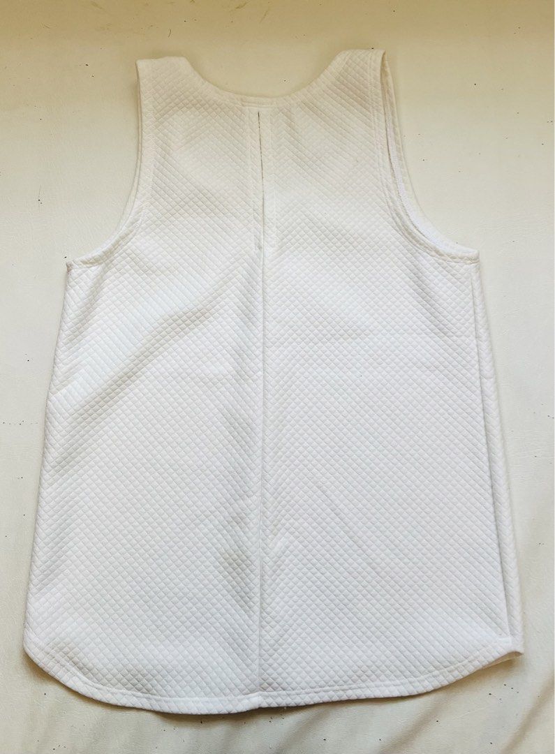 Textured White Top (Category: Sleeveless) located in Bacolod City. Submitted by mairea (Listing ID 1468524116, Image 2). Description: Still looks good. Would wear it if kasya pa kaso hindi na.