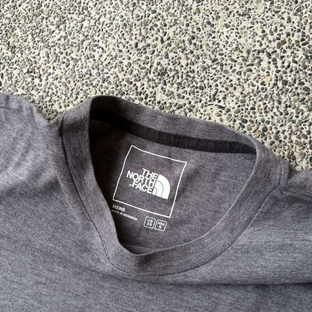 The North Face 24/7 Short-Sleeve Tee Regular Men’s (Category: Tshirts & Polo Shirts ) located in Caloocan City. Submitted by rjlthrifts (Listing ID 1468631839, Image 3). Description: The North Face 24/7 Short-Sleeve Tee Regular Men’s FlashDry Excellent Condition Color Rate 10/10 S on Tag 25.5 Length 19 Width No Issue. Price. 1,280 Loc. South Caloocan Courier. J&T And Flash Express.