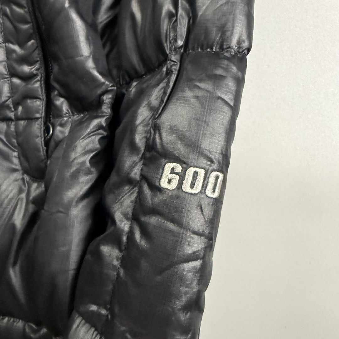 The North Face 600 Down Puffer Jacket Black (Category: Coats, Jackets and Outerwear) located in Cavite. Submitted by epiboie (Listing ID 1468572823, Image 3). Description: The north face 600 fill power puffer jacket Detachable hood Size small womens 20x27 Color rate: 9.5/10 excellent condition No issue 2780 .