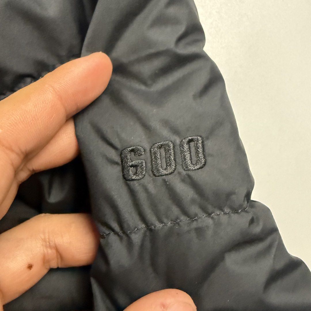 The North Face 600 Fill Down Jacket Black Medium (Category: Coats, Jackets and Outerwear) located in Cavite. Submitted by epiboie (Listing ID 1468575020, Image 3). Description: The north face 600 series puffer blk9 Size medium mens 23x27 Color rate: 9.5/10 excellent condition No issue 2780 - .