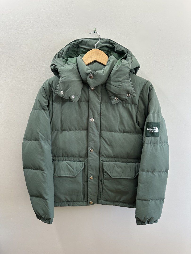 The North Face Camp Sierra Short Down Jacket (Category: Coats, Jackets and Outerwear) located in Baguio. Submitted by .daryl (Listing ID 1468646484, Image 1). Description: 19 width 24 length .