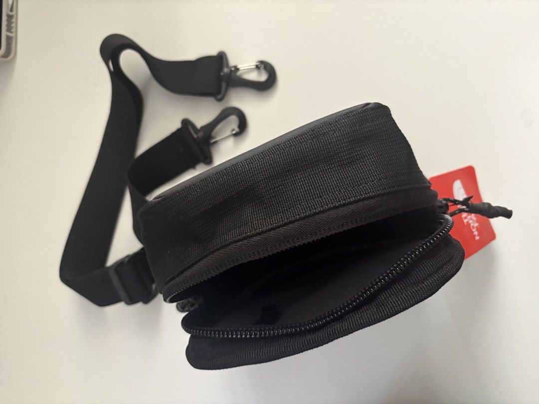 The North Face Explore Bardu II Bag TNF Black (Category: Sling Bags) located in Manila. Submitted by loelma (Listing ID 1468561645, Image 2). Description: - Brand new with original store tags attached, never used - Authentic The North Face Explore Bardu II in classic TNF Black - Compact square design featuring the iconic bold white TNF logo - Secure zippered main compartment to keep your essentials safe - Adjustable and detachable shoulder strap 