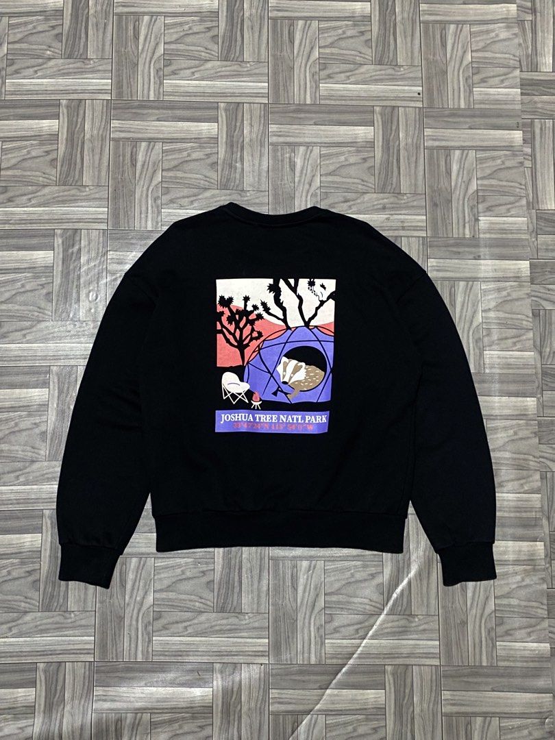 The North Face Graphic Sweatshirt (Category: Coats, Jackets and Outerwear) located in San Pablo. Submitted by lazy.thrifttt (Listing ID 1468622035, Image 1). Description: - [ ] The North Face Graphic Sweatshirt Size XS on tag(can fit to M) 21Wx24L 10/10 Color Rate No Flaws.