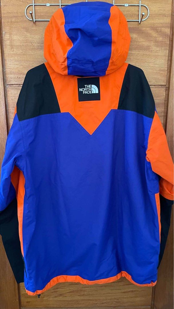 The North Face GTX Shell Pullover Limited Edition (Category: Coats, Jackets and Outerwear) located in San Carlos City. Submitted by manuelnarciso (Listing ID 1468590927, Image 2). Description: 💯 Authentic Excellent Condition Color rate: 10/10 Tag: Xl Best fit: L-XL W: 22.5 L: 30 Issue: Small Stain see photo.