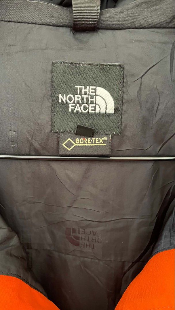 The North Face GTX Shell Pullover Limited Edition (Category: Coats, Jackets and Outerwear) located in San Carlos City. Submitted by manuelnarciso (Listing ID 1468590927, Image 3). Description: 💯 Authentic Excellent Condition Color rate: 10/10 Tag: Xl Best fit: L-XL W: 22.5 L: 30 Issue: Small Stain see photo.