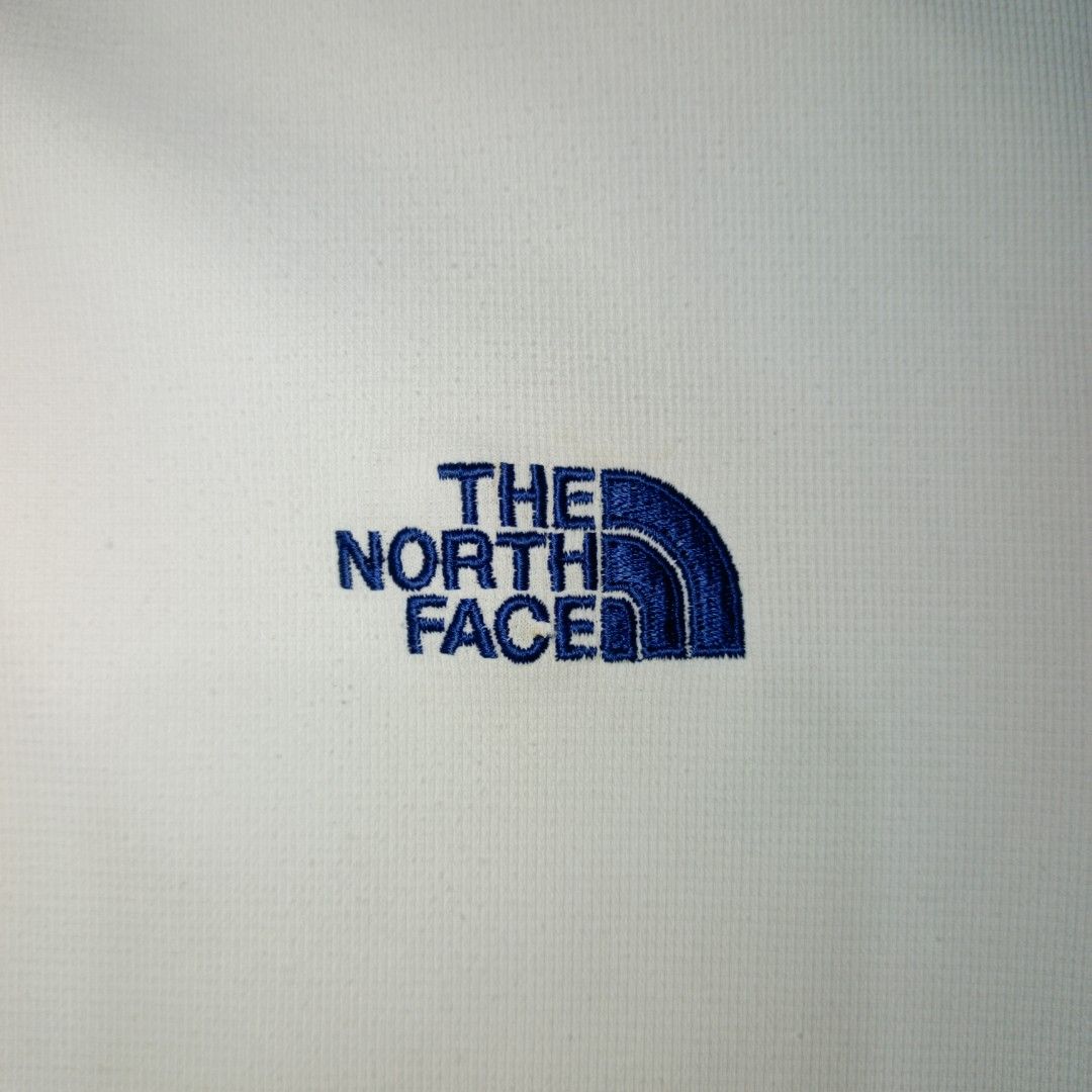 The North Face Half Zip Shirt (white & blue) (Category: Activewear) located in Cebu City. Submitted by shawnaces (Listing ID 1468648692, Image 3). Description: (M-L) The North Face Half Zip Shirt (white & blue) ‎400 Size: M-L ‎W: 21.5 ‎L: 27 ‎- Polyester Material ‎- Breathable ‎- Stretchable ‎- Good for outdoor activities ‎- Color rate 9/10 ‎- Item Condition 8/10 ‎Issues: Has himolmol beside the front zipper, pin hole beside the zipper and at the