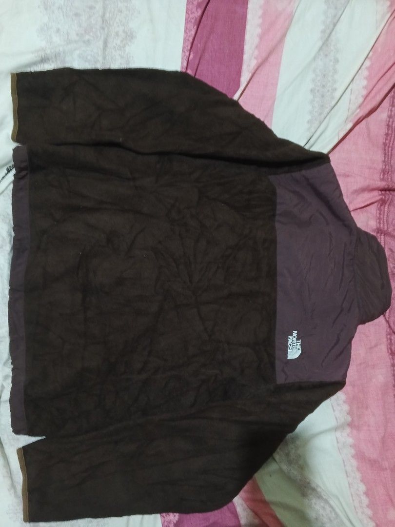 the north face polor zip jacket (Category: Coats, Jackets and Outerwear) located in Isabel. Submitted by nieljun112187 (Listing ID 1468512890, Image 2). Description: the north face polor zip jacket width 22 length 27 colorate 9 no issue.