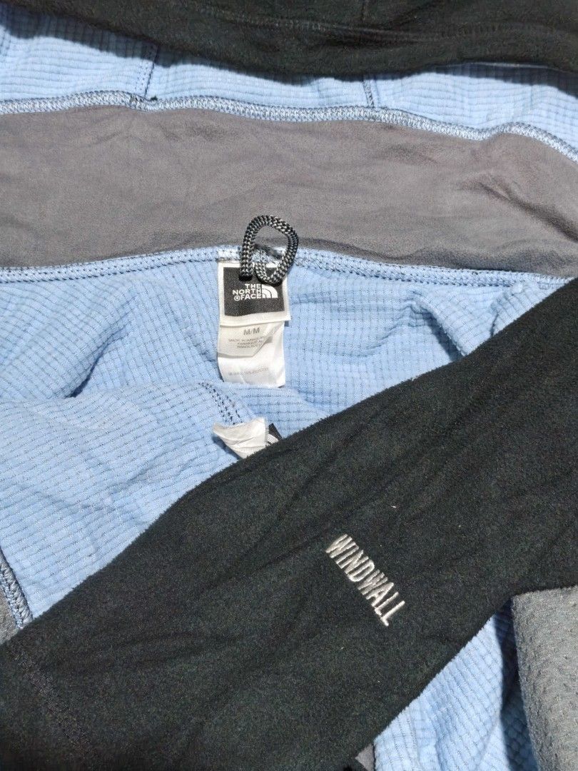 THE NORTH FACE WINDWALL SIZE MEDIUM WOMEN (Category: Coats, Jackets and Outerwear) located in Manila. Submitted by gelove.thrift (Listing ID 1468599274, Image 3). Description: .