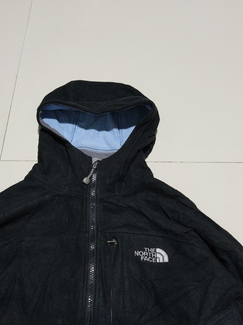 THE NORTH FACE WINDWALL SIZE MEDIUM WOMEN (Category: Coats, Jackets and Outerwear) located in Manila. Submitted by gelove.thrift (Listing ID 1468599274, Image 1). Description: .
