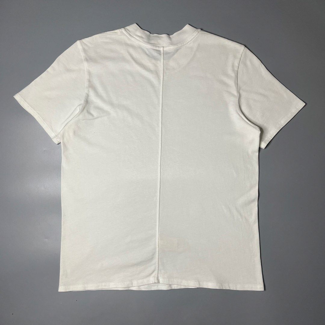 THE ROW (Category: Tshirts & Polo Shirts ) located in Manila. Submitted by aaaaaahhhhhh (Listing ID 1468657341, Image 2). Description: Large 20W 26L Excellent Lalamove or J&t Express + Shipping fee.