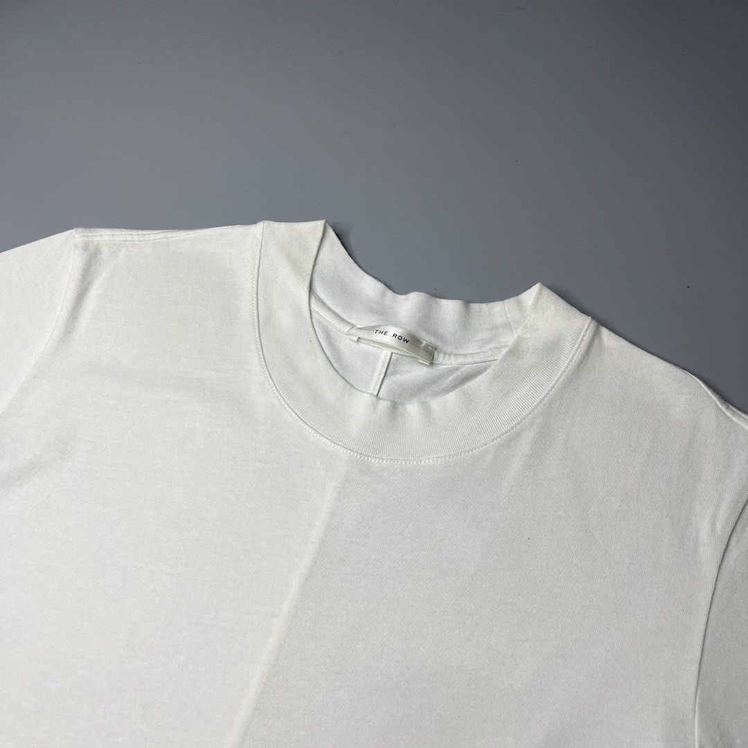 THE ROW (Category: Tshirts & Polo Shirts ) located in Manila. Submitted by aaaaaahhhhhh (Listing ID 1468657341, Image 3). Description: Large 20W 26L Excellent Lalamove or J&t Express + Shipping fee.