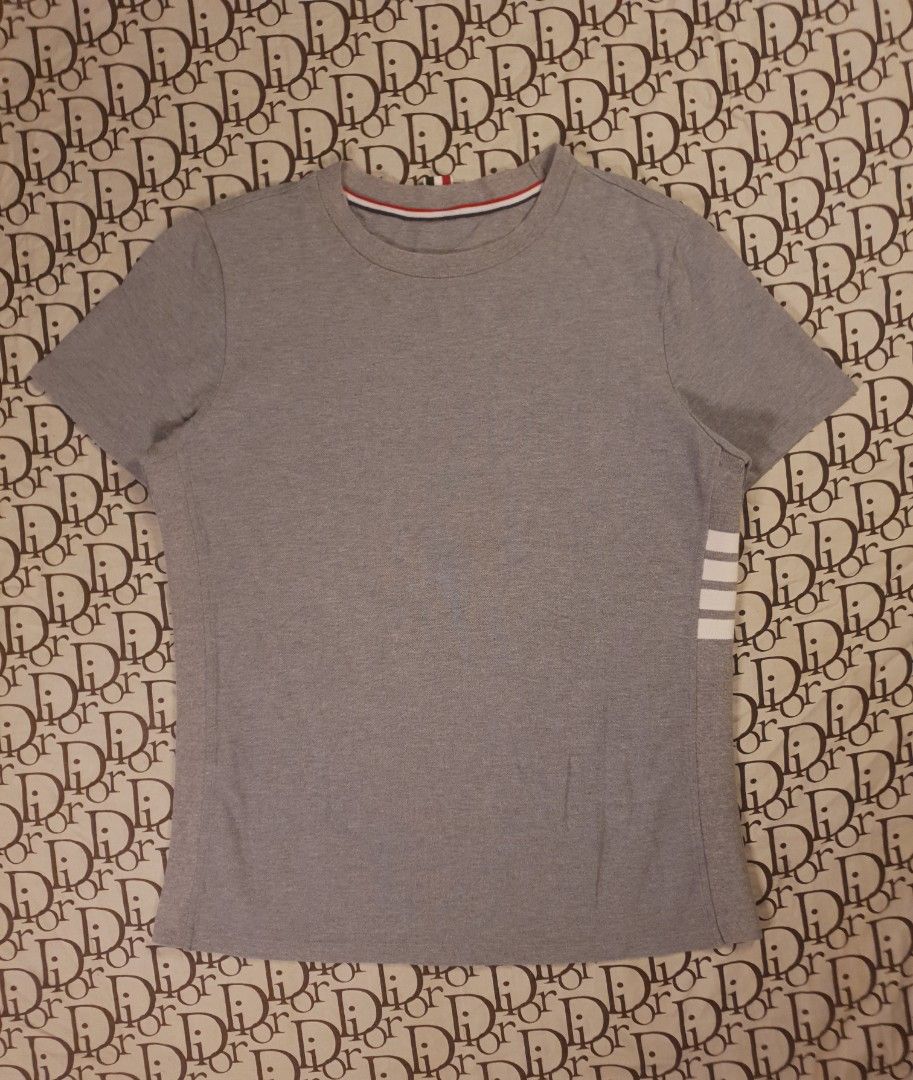 Thom browne tshirt (Category: Shirts) located in San Fernando. Submitted by retro.district. (Listing ID 1468712194, Image 1). Description: - Those Browne tshirt - Size: Large(Women's) Medium(Men's) - Condition: Excellent - issue: cut necktag -.