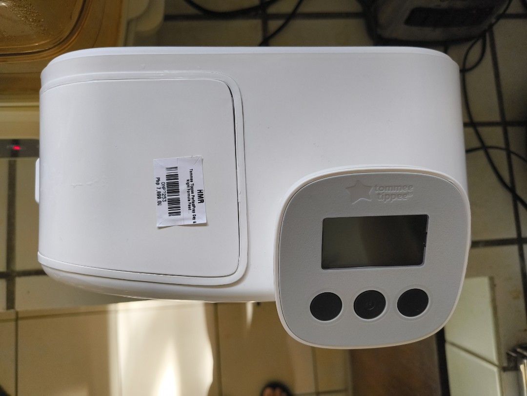 Tommee Tippee Perfect Prep Day and Night Machine (Category: Breastfeeding & Bottle Feeding) located in Antipolo. Submitted by kei.regalado (Listing ID 1468711667, Image 2). Description: - Model: Tommee Tippee Perfect Prep Machine - Color: White - Condition: Powers on and cycles properly (tested feed size selection and hot water dispensing) - Features: Digital display screen with blue backlight, button controls, and adjustable dispensing tray - Po