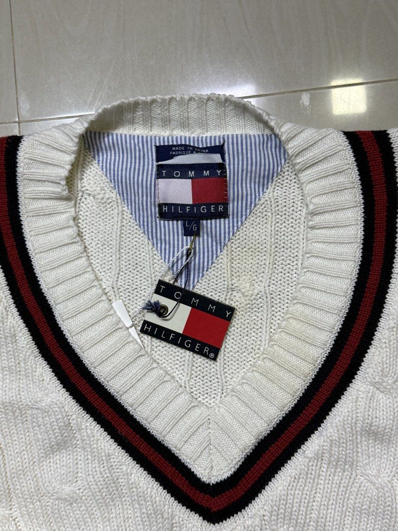 Tommy Hilfiger cable knit sweater (Category: Hoodies) located in Quezon City. Submitted by dailyfits08 (Listing ID 1468678586, Image 2). Description: Tommy hilfiger cable knitted Size large 24x30 Bnew vintage.