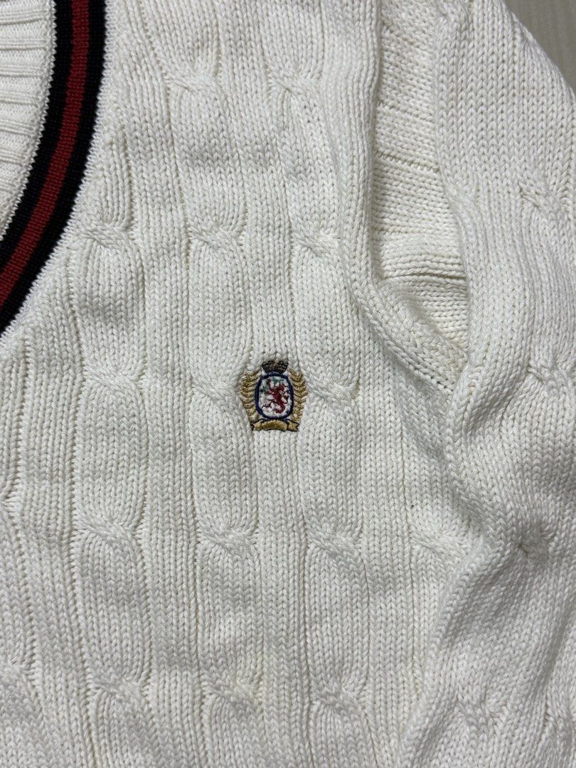 Tommy Hilfiger cable knit sweater (Category: Hoodies) located in Quezon City. Submitted by dailyfits08 (Listing ID 1468678586, Image 3). Description: Tommy hilfiger cable knitted Size large 24x30 Bnew vintage.