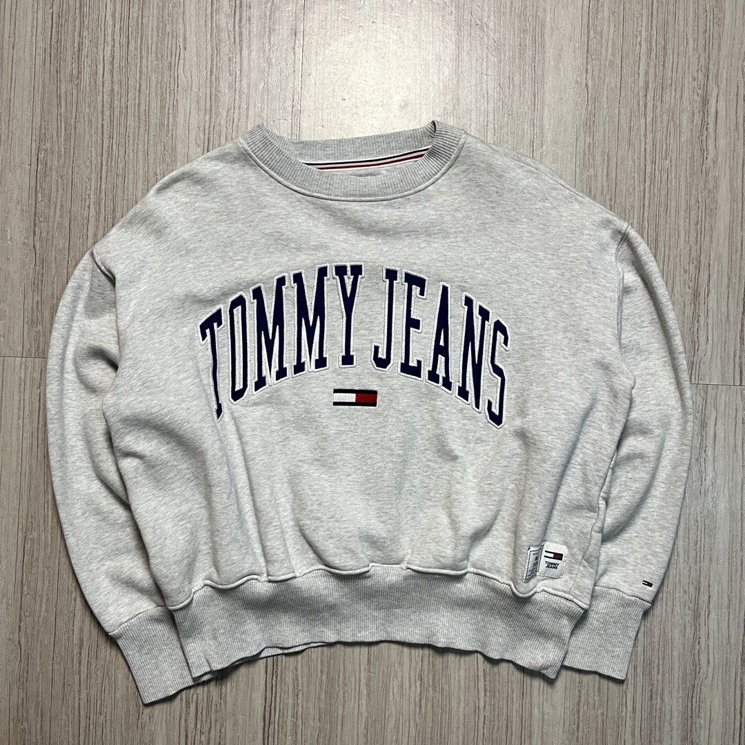 Tommy Hilfiger Embroided Spellout Sweathsirt (Category: Coats, Jackets and Outerwear) located in Cebu City. Submitted by franceuy (Listing ID 1468593137, Image 1). Description: Very Good Condition Issue (dirt or stain) need clean/wash only W-23 L-22 Color rate: 9/10 Cebu City📍.