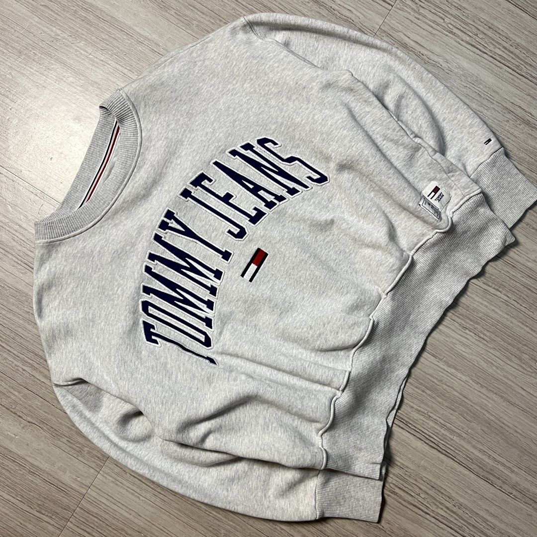 Tommy Hilfiger Embroided Spellout Sweathsirt (Category: Coats, Jackets and Outerwear) located in Cebu City. Submitted by franceuy (Listing ID 1468593137, Image 2). Description: Very Good Condition Issue (dirt or stain) need clean/wash only W-23 L-22 Color rate: 9/10 Cebu City📍.