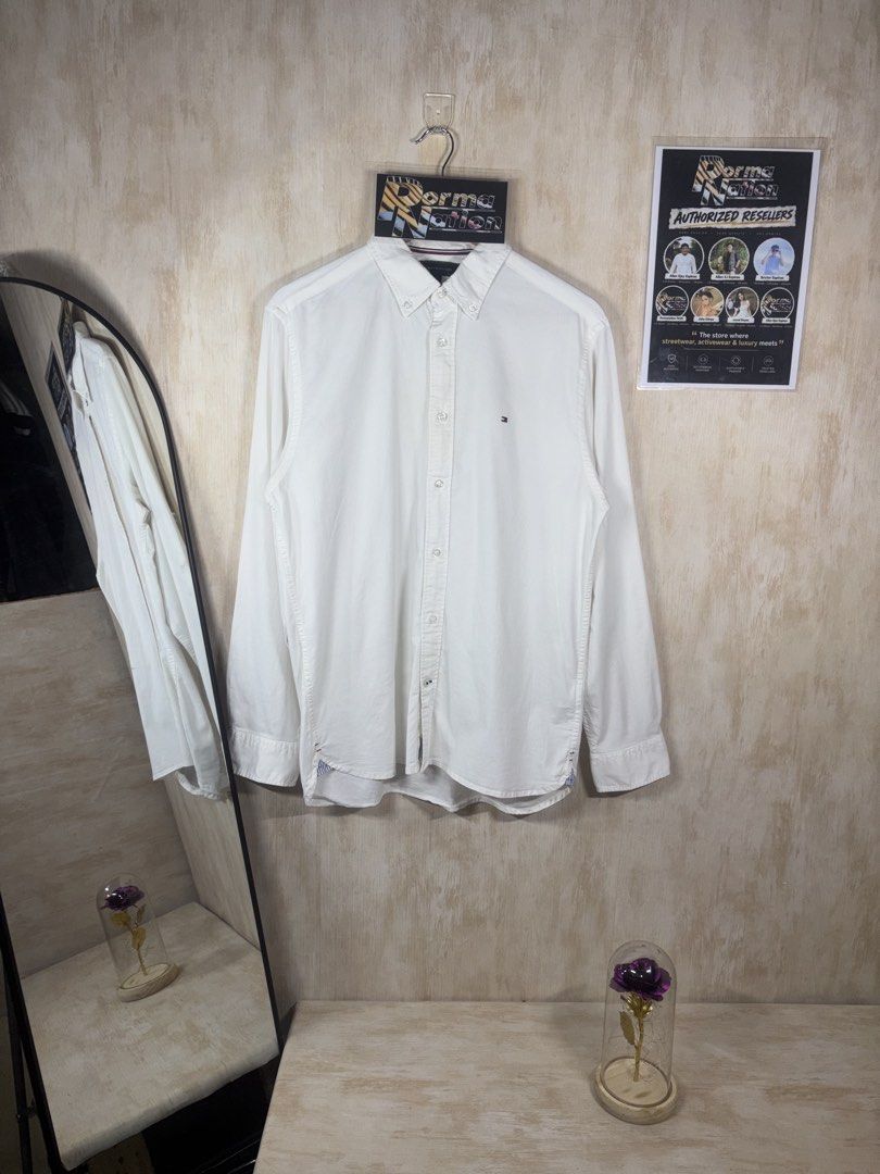 TOMMY HILFIGER LONG SLEEVE BUTTONDOWN (Category: Tshirts & Polo Shirts ) located in Cabuyao City. Submitted by pormanation-thrift-store (Listing ID 1468597639, Image 1). Description: TOMMY HILFIGER LONG SLEEVE BUTTONDOWN Condition: EXCELLENT Color rate : 9/10 Size: MEDIUM Dimes: 21”Wx28-29”L Issue: NONE‼️ Price: 1200.