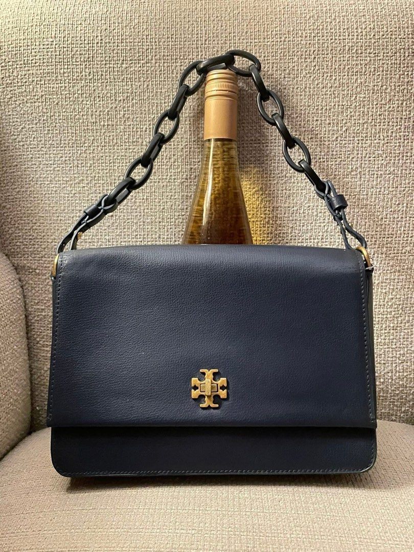 Tory Burch Navy Blue Leather Shoulder Bag (Category: Shoulder Bags) located in Quezon City. Submitted by lovedbysloane (Listing ID 1468576024, Image 1). Description: - Authentic Tory Burch shoulder bag in classic navy blue leather - Eye-catching gold-tone logo clasp on the front flap - Edgy and chic chunky black link chain strap - Clean, structured shape with plenty of space for daily essentials - Versatile design suitable for casual days or nigh