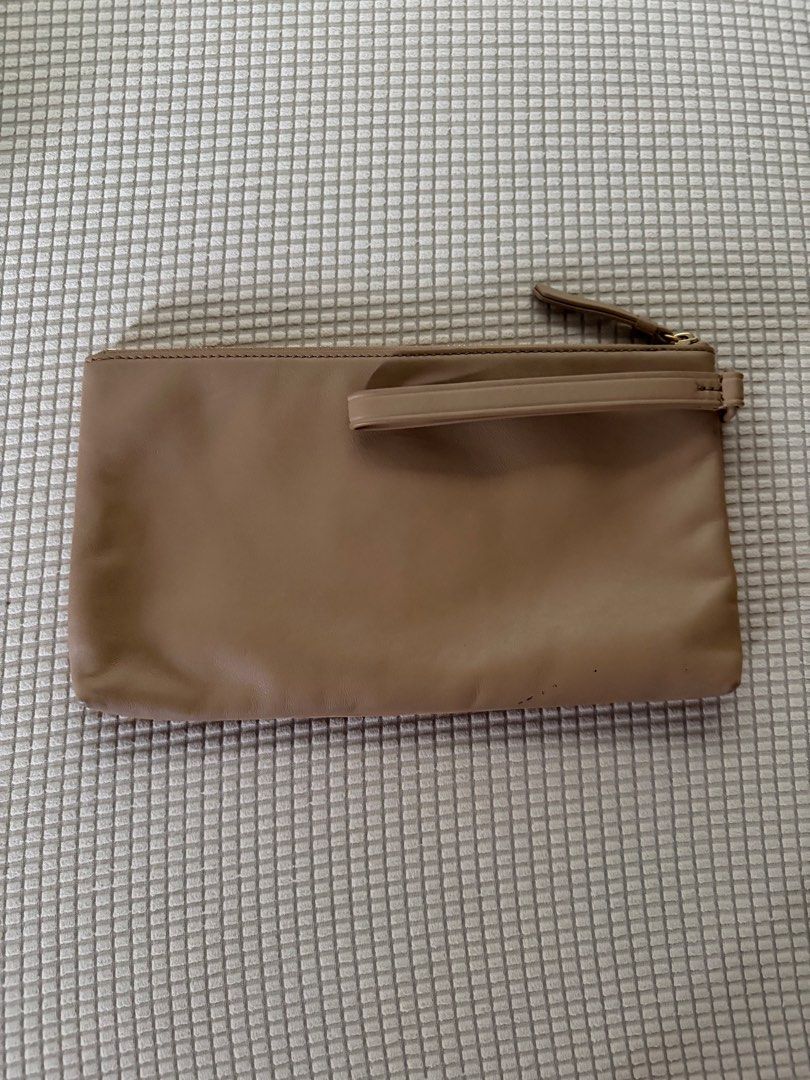 Tory Burch Wristlet Clutch Tan Leather (Category: Luxury Bags & Wallets) located in Paranaque City. Submitted by balofies (Listing ID 1468661305, Image 2). Description: - Brand: Tory Burch - Material: Premium tan leather with fabric-lined interior - Features: Matching wrist strap, embossed logo circle, secure zip top closure - Condition: Overall clean inside and out, with a few tiny scuffs near the bottom back edge - Usage: Compact size, ideal fo
