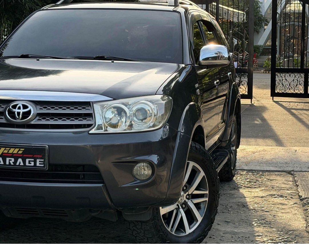 Toyota Fortuner G Auto (Category: Used Cars) located in Manila. Submitted by quality_cars (Listing ID 1468566817, Image 2). Description: Another budget-friendly na 7-seaters SUV mga Boss!⬇️ Cash / Trade-in Toyota Fortuner G 2010 model 2.5 D4d diesel engine Matic trans All power Touchscreen headunit Leather seats Beige interior Fully tint Roof rail Stepboard Spoiler Foglights 18inch Fortuner V mags / Allterrain tires 112,000 mileage only Owners ma