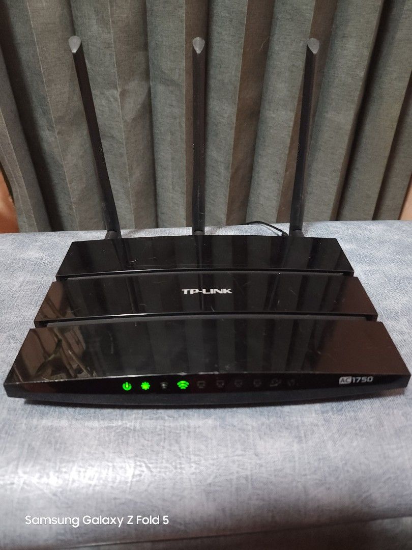 Tp Link Router Dual Band (Category: Networking) located in Manila. Submitted by chrizbrown (Listing ID 1468680557, Image 2). Description: Tp Link Router Dual Band ● 100% No Issue ● 2 usb Port at the back ● with Power Adapter ● 800 pesos Lalamove nyo nalang kung malayo kayo, willing to VideoCall para mapakita sa inyo bago nyo i-book. own Rider at Booking nyo para safe kayo. 📌 No Last Price, mababa na mga binebenta ko at walang issue kaya wag baba